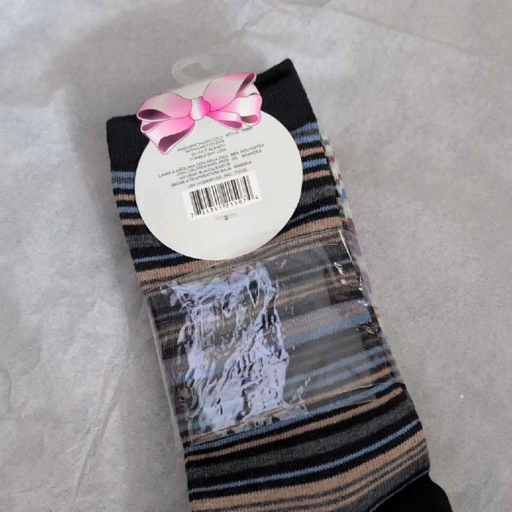 Mamia Pastel Striped Crew Socks in Gray, Pink & Green - Picture 4 of 6